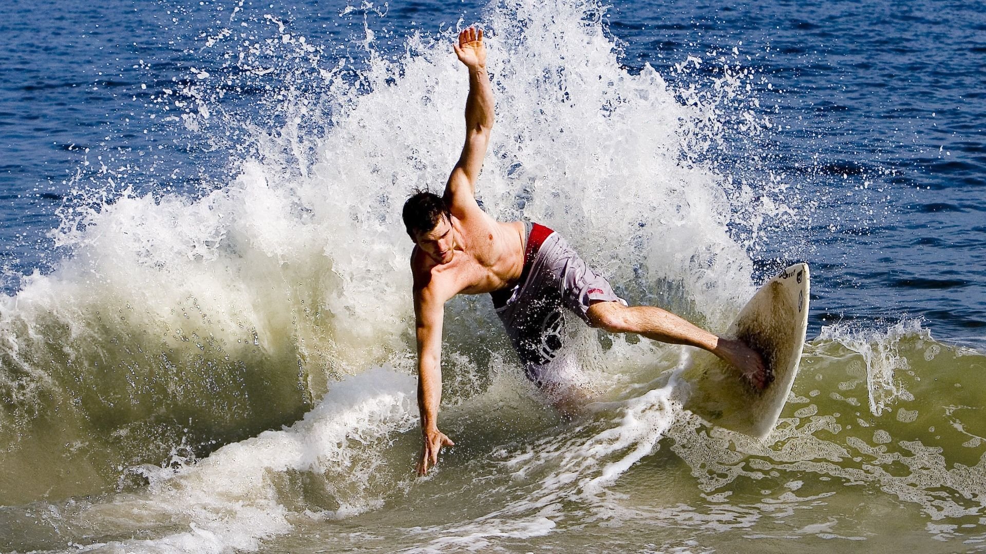 唐纳德·高尔凭借突破能力带领袋鼠队化解对手压力,唐纳德高斯简介